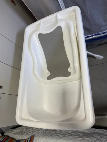 Banheira de bebê com suporte