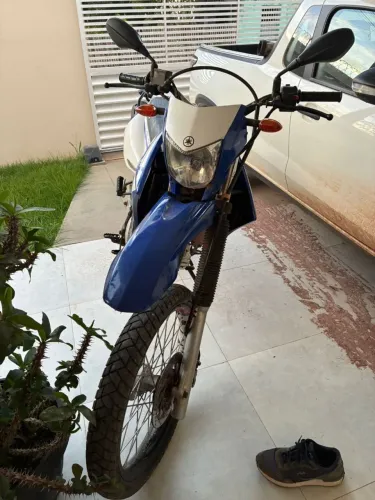 Vendo uma moto Lander 2015