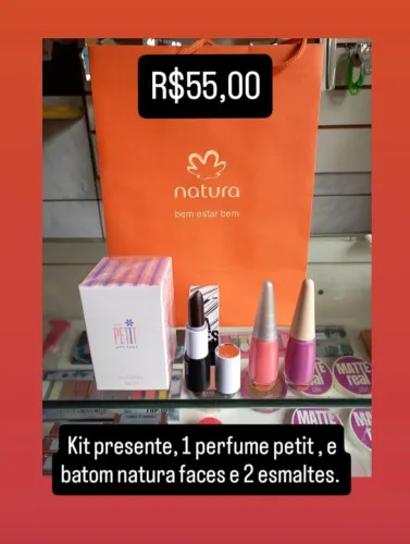 Kit presente 1 perfume petit, 1 batom natura e 2 esmaltes 