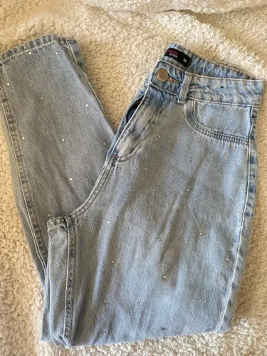 Roupas semi novas, e até novas sem uso .