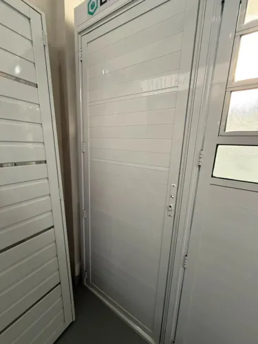Porta lambril 210x080 lado direito (peça de mostruario)