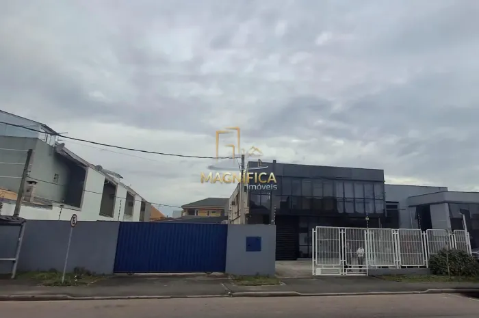 Barracão 690m² Totais com Estacionamento Hauer.