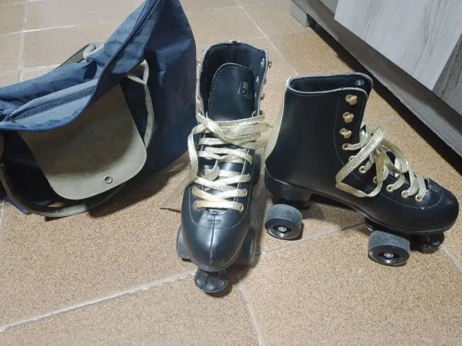 Patins 4 rodas em ótimo estado de uso calça 36 ao 38