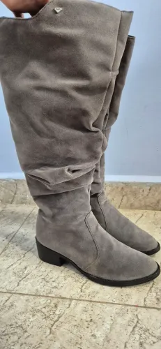 Bota cinza 39