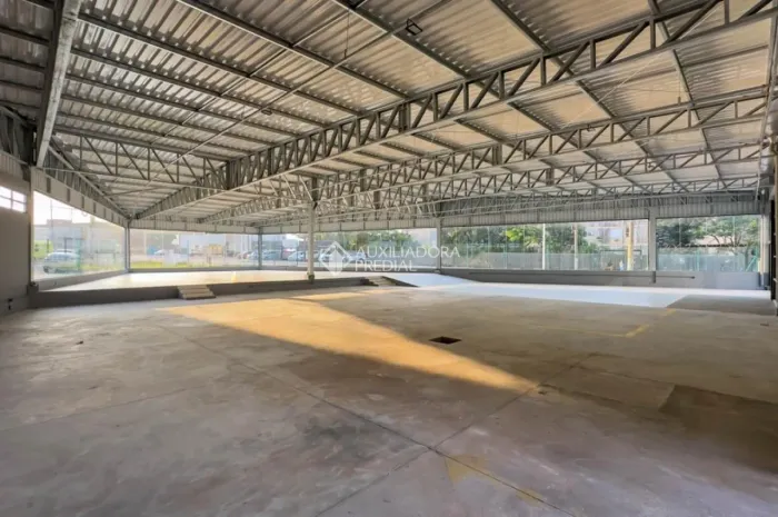 Loja/Galpão Comercial com 750 m² em Localização Estratégica na Av. Governador Ivo Silveira