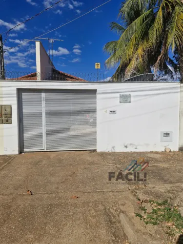 Casa 2 Quartos (1 Suíte) | 804 Sul | Excelente Localização