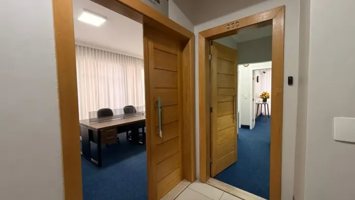 SALA COMERCIAL MOBILIADA no centro de Maringá!! 75m2 com 3 salas, 2 bwc, 1 copa