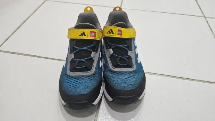 Tênis infantil Adidas x Lego Agravic Flow Trail - importado EUA (tamanho Brasil 32)