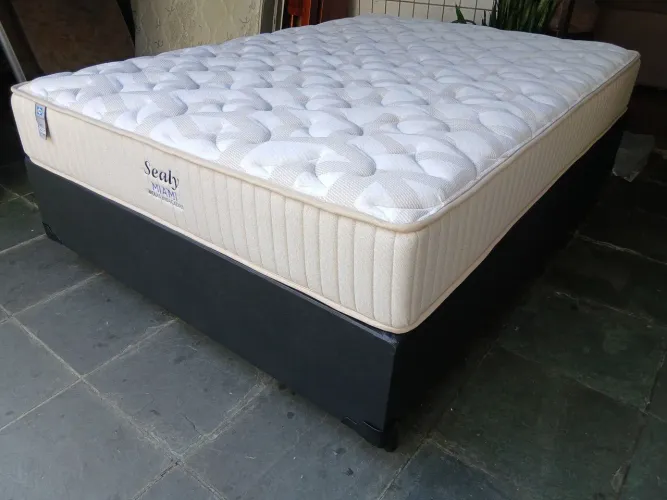 Camabox casal nova na embalagem da sealy comfort. Molas em sacada super confortável. 