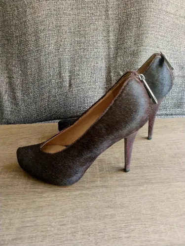 Scarpin animale 38 marrom. De couro natural. Salto 12. Vendo ou troco