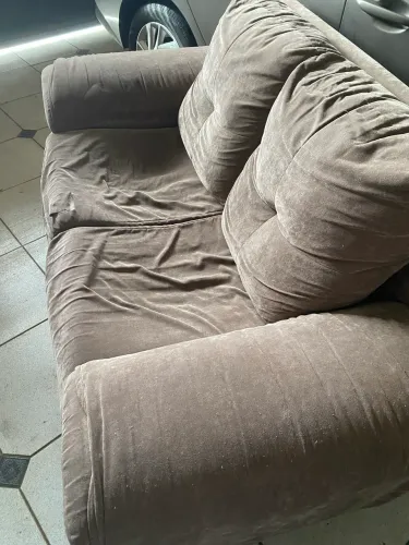 Sofá confortável em bom estado