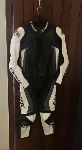 MACACÃO DAINESE LAGUNA SECA D1 2 PEÇAS + LUVAS DAINESE CARBON | ESTADO IMPECÁVEL