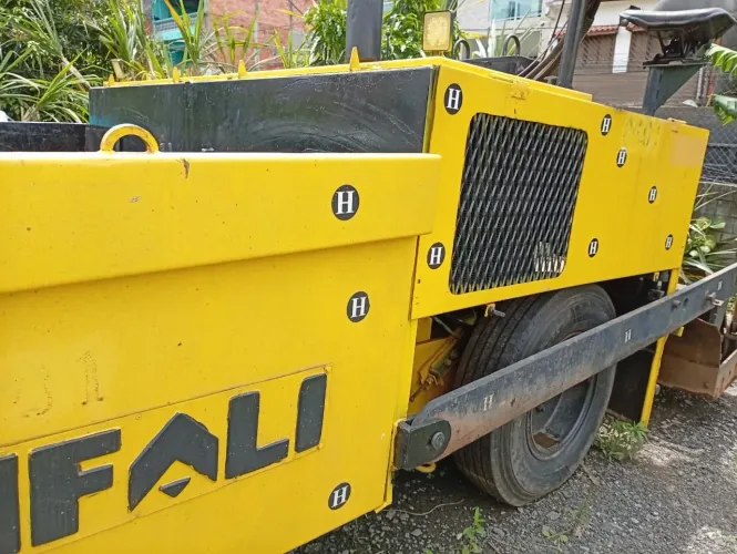 Vibro Acabadora de Asfalto vendo ou alugo
