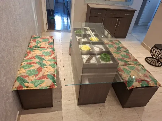 Jogo de jantar, mesa(6 lugares) com dois bancos baú + balcão, 3 portas e gavetas