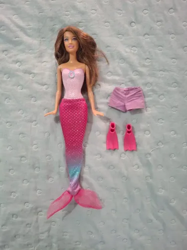 Barbie sereia com calda removível