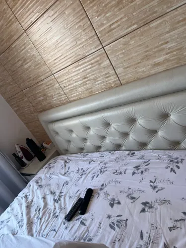 Vendo cabeceira dois criado mudo