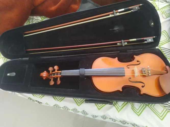 Violino verniz marrom avermelhado