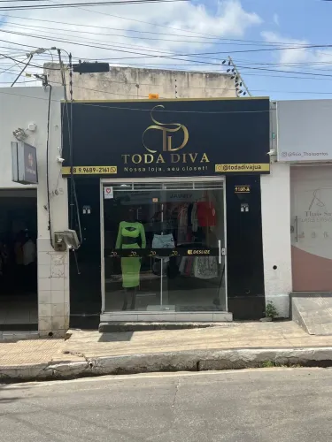 Vendo loja de roupa feminina 