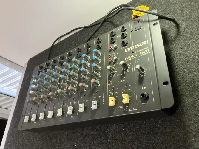 Mesa de Som Ciclotron Wattsom MXS 8 III com 8 canais.