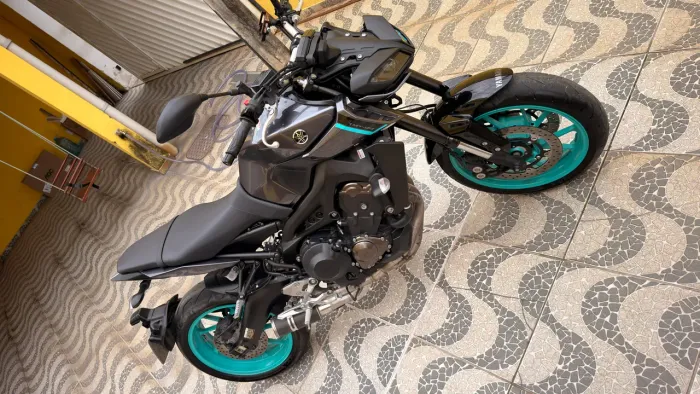 Mt 09 2024/2025 8000 km muito nova