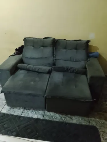 VENDO sofá , pouco tempo de uso .