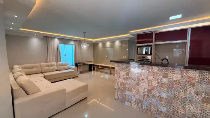 Vendo casa reformada com excelente padrão de acabamento