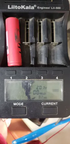 Carregador de bateria liitoka lii500 tela quebrou funcionando