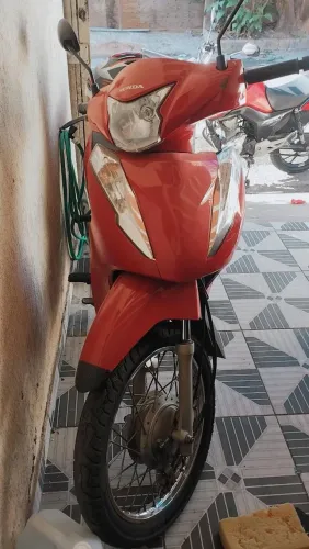 Vendo Honda biz com apenas 27 km rodados .