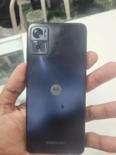 Celular barato Moto E22