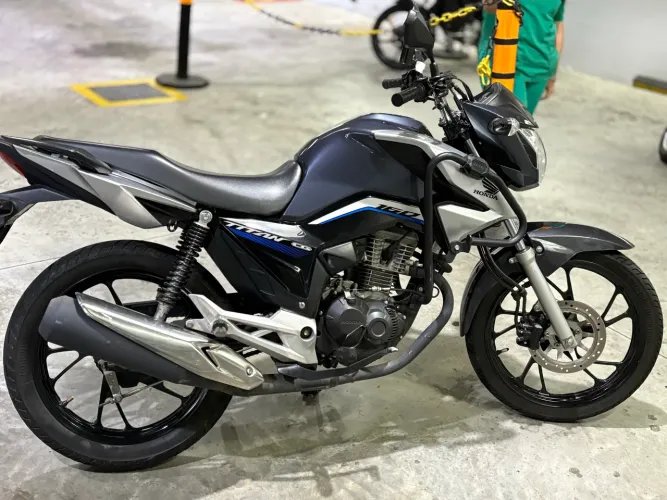 ? Honda CG Titan 160 Edição 40 Anos - Cor Chumbo