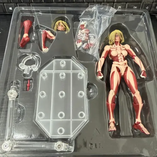 (SIMILAR) Action Titan Fêmea articulada Bandai