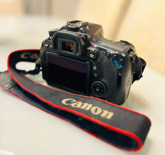 Câmera CANON 70D