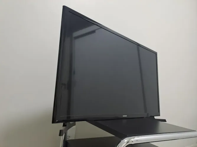 Smart tv samsung com controle cabo 32 excelente Guará menor valor