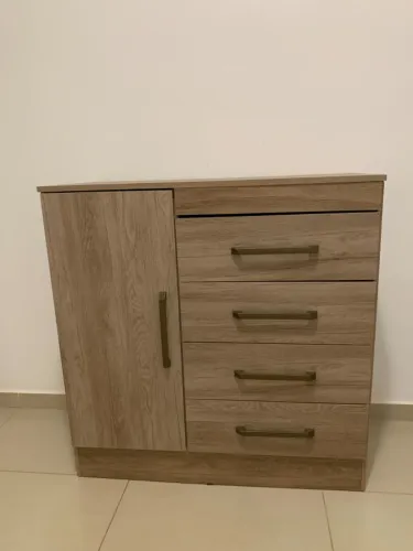 COMODA 4 GAVETAS NOGAL