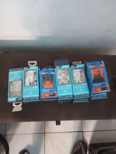 Vendo carregadores de celular