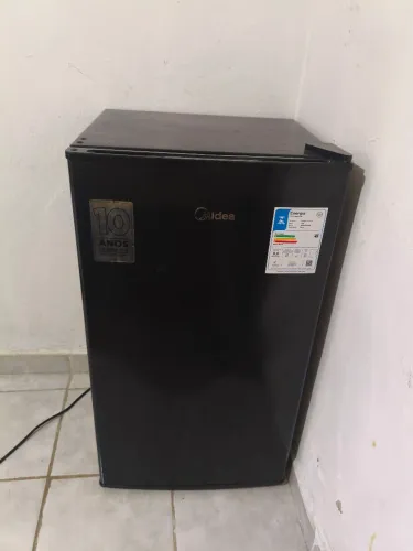 Frigobar semi novo troco em geladeira