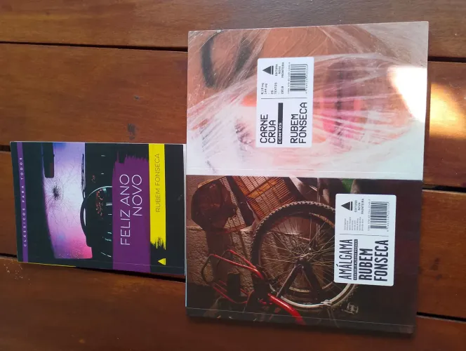 Kit com 3 livros de Rubem Fonseca <br><br>Feliz Ano Novo<br>Carne Crua <br>Amálgama