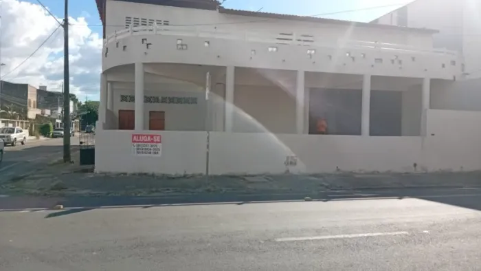 Tá barato! Alugo ponto comercial na Rua Érico Mota por apenas R$ 2.000,00