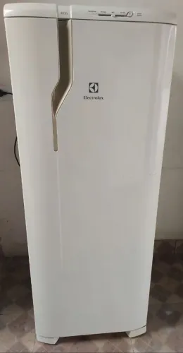 Geladeira Electrolux RE31 Entrego
