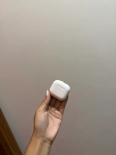 AirPods 4 com cancelamento de ruído