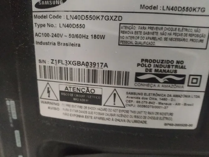 VENDO 2 TVS SAMSUNG COM A TELA QUEBRADA  O RESTO FUNCIONA NORMAL PARA RETIRAR PEÇAS 