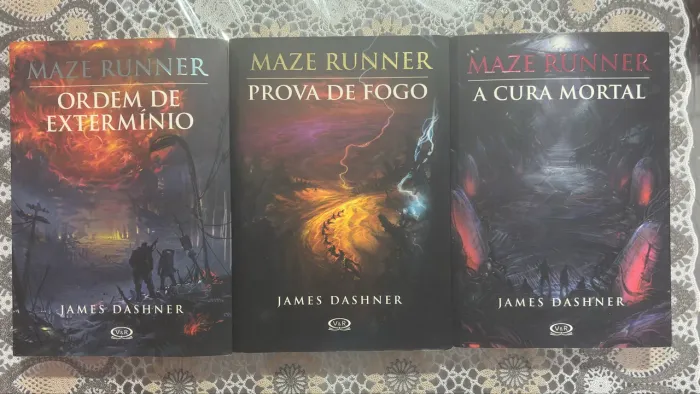 Box Maze Runner. 3 volumes (Prova de Fogo / A Cura Mortal / Ordem de Extermínio) - usado