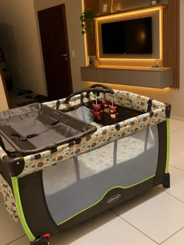 Berço cercado com trocador