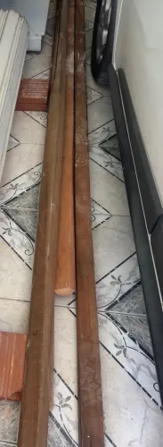 Telhas de brasilit e madeiras