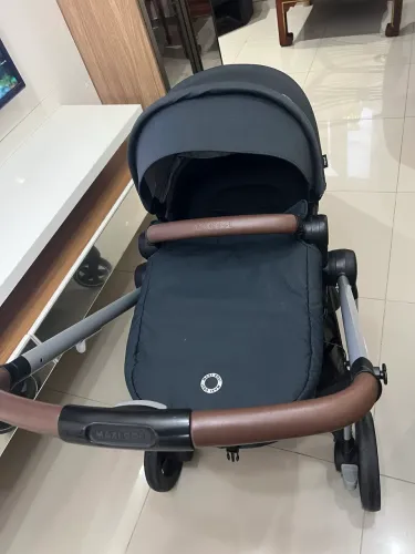 Carrinho e bebê conforto da Maxi-cosi