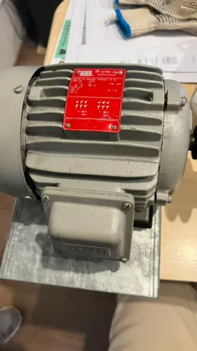 Motor Weg trifásico 220v - 1cv - Sem novo