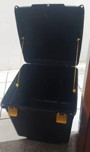 Caixa Baú 110 Litros Com Suporte Universal