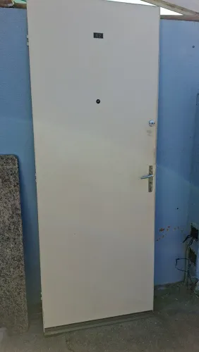 Porta grande usada