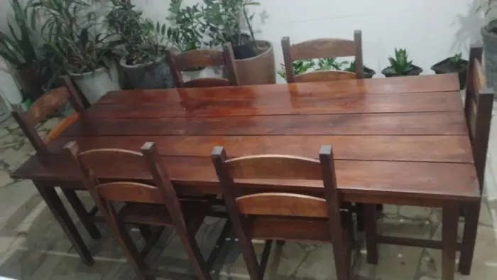 Mesa de Madeira Maciça Rústica com 6 Cadeiras - Excelente Estado