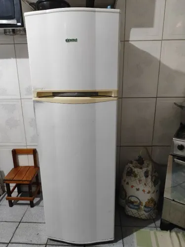 Vendo geladeira consul por 900 não faço entrega 